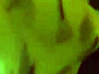 Golden Fredina en de pop kruisten paden in de nachtclub voor een onverwachte late-night dans