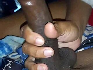 Bjuder in grannen på film och hon ger deepthroat