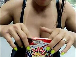 This married guy is eating out a hot MILF porn star 😋