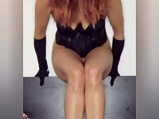 i'm amysexxxjuguetona heating up the camera while masturbating