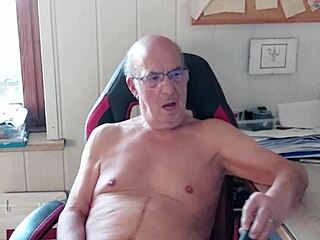 Norbertww Cums On Cam At Chaturbate With Monster Cock.