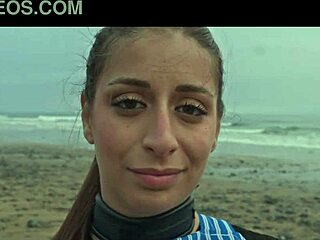 Schöne italienische Babe Silvia Soprano wird am Norwegen-Strand dominiert mit Schlägen und kinky Spiel