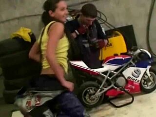 年轻18+少女射精快感爽到高潮