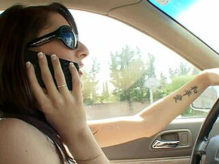 Victoria Delices geile babysitter scène bij zwembad.