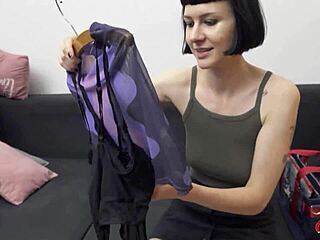 Jag plockade upp denna långa smala franska tjej Delfine Dahlia för en casting, vi pratade och sen knullade jag henne djup suga och ansikts-sittning