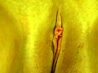 Assista Essa Loirinha 18+ Se Masturbar