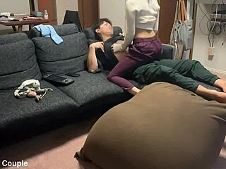 Is this the real sex of a cohabiting couple shaking hips lewdly from daytime?