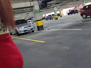 Esposa Se Exibe Sem Calcinha Em Publico.