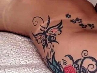 Fodendo com meu pinto de borracha minha amiga