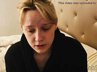 Lesbická nevlastná sestra si žiada creampie od nevlastného brata do tehotnej píči