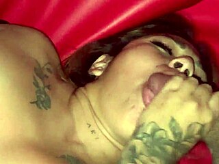 Me Corro En Los Pantalones De Un Señor En El Glory Hole