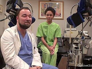 Examen físico ingreso universidad Tampa para Sandra Chappelle detrás escenas