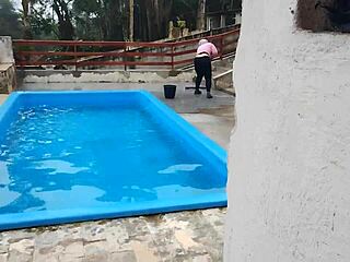 Bricklayer Convinces Boss's Wife For Intense Blowjob In Bathroom!