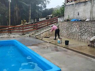 Bricklayer Convinces Boss's Wife For Intense Blowjob In Bathroom!