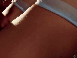 Madelyn Marie nagači kapitana v kokpitu med nočnim letom