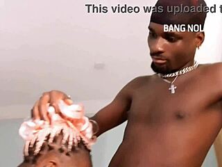 Zwarte stiefzus verslaafd aan zijn onderbroek wil hem wanhopig neuken