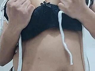 Te gustaria jugar con mis grandes pechos latina homemade solo