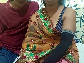 देसी इंडियन सेक्सी वाईफ कि डाॅगी स्टाईल चुदाई