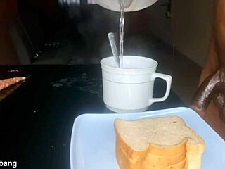 เลสเบี้ยนน่ารักเอ็มม่า ฮิกซ์ กับอาเดรีย เร่ ใช้สายรัดเย็ด