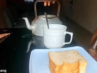 Λεσβιακή γλυκιά τρέλα με strap-on - Emma Hix Adria Rae