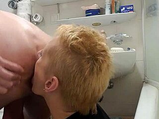 Tysk prostitueret milf hore Sandra giver rimjob med røvlæk før intens ansigtsknepning