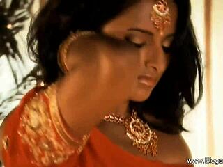 Hej, pozri si tú brunetku milfku kamošku v erotickom indickom tanci ako sny o ázijskej frajerke