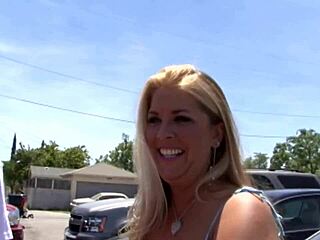 Oväntade lustar leder till intensivt anal knull i doggy och ridning