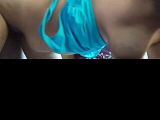 Esta madurita va de fiesta en parte 249 con su coño milf y leggings