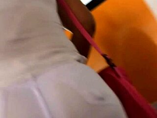 버스 속 거대 엉덩이 미녀 주목 끌며 꼴리게 흔들어