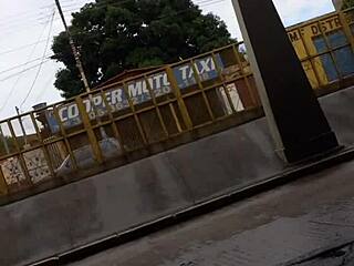 สาวก้นโตซ่อนในรถบัส ขอให้โดนจ้องก้นใหญ่ชัดๆ!