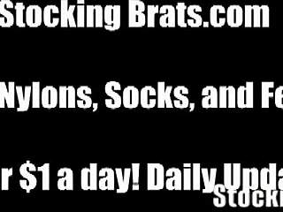 i love how jessie and sasha are suckin' on misty's cute little toes in this footjob fetish scene