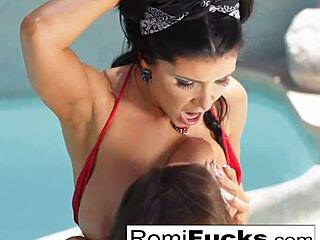 Πατριωτική Γιορτή 4ης Ιουλίου με Abigail Mac και Romi Rain σε εορταστική συγκέντρωση με καστανές σταρ