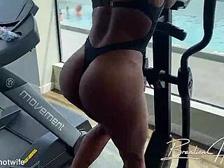 Meu Corno Hints at Couple's Intimate Ass Play