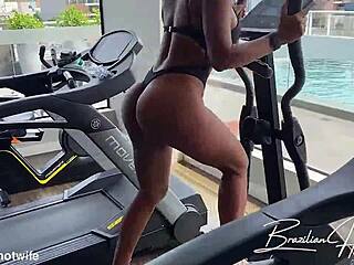 Meu Corno Hints at Couple's Intimate Ass Play