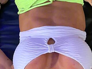 Milf gostosa does intense workout with her personal trainer, fucking hard in every position - Fabi Drumond 😈💦