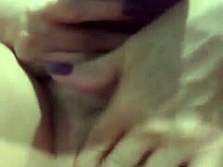 Velha Safada Indulges In Naughty Siririca Masturbation With Raw Intensity