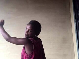 crazybitch loves to twerk her sexy big ass wherever she is