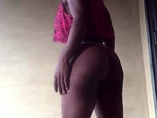 crazybitch loves to twerk her sexy big ass wherever she is