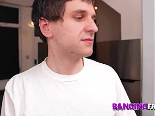 Fut asiatica stepsis cu pizdă strâmtă și corp mic 18+ în sex rough interracial la colegiu