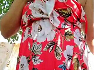 Blonde chaude exhibe dehors avec nichons MILF poilus mature en branlette outdoor naturelle