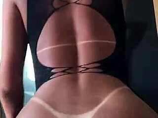 Emotional Rush as Model Offers Up Her Ass in Steamy Link