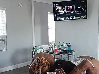 2 Twitter baddies Drippinvelvet and Princess Hayze give Gaktrizzy head after orgy