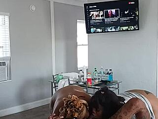 2 Twitter baddies Drippinvelvet and Princess Hayze give Gaktrizzy head after orgy