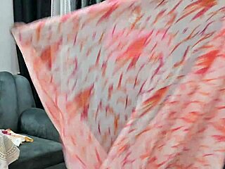 Indian bhabhi reveals her hot boobs in a tantalizing display of curves