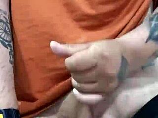 Josué Seeks Mature Connections