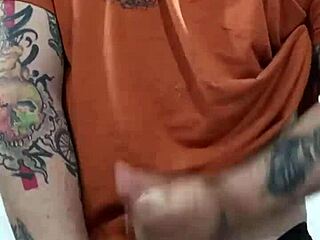 Josué Seeks Mature Connections