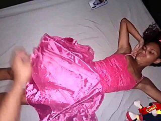 młoda brazylijska laska daje dupę ojczymowi w amatorskiej sesji analnej