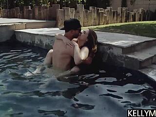 Ássad be a faszt minél mélyebbre Devon Green nedves puncijába durva bulin 😈