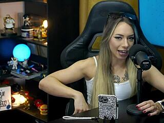 bianca demarchi shows her body silhouette bites ruan's ear and neck what a turn-on - podcast pãpum no barraco 🔥