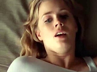 Wir teilen einen heißen Lesbenkuss in dieser Filmszene